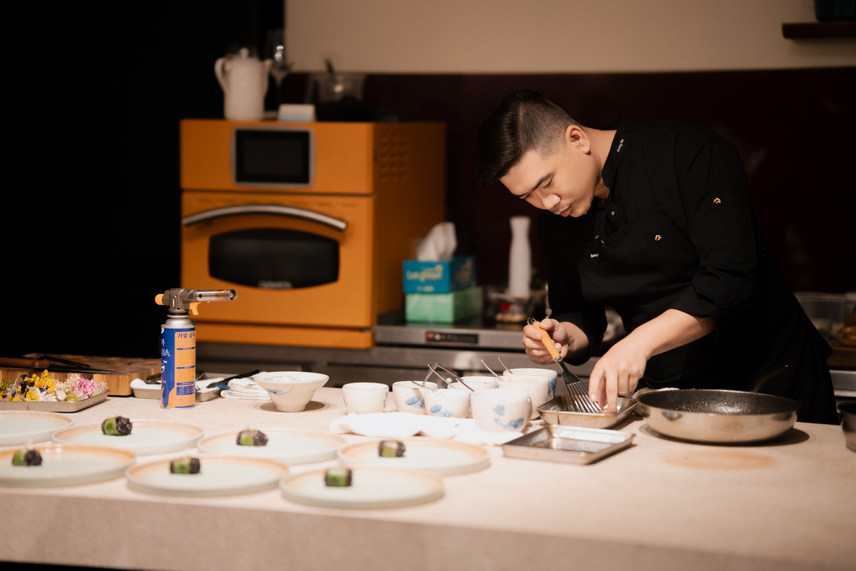 Chef Huỳnh Hoàng Sin tiếp tục tạo điểm nhấn cho Table of Stories với những sáng tạo ẩm thực độc đáo.