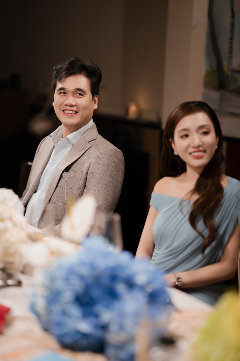 Lắng nghe từng câu chuyện, tác giả tìm thấy cho mình những góc nhìn mới về cách yêu thương con từ trái tim của các người mẹ.