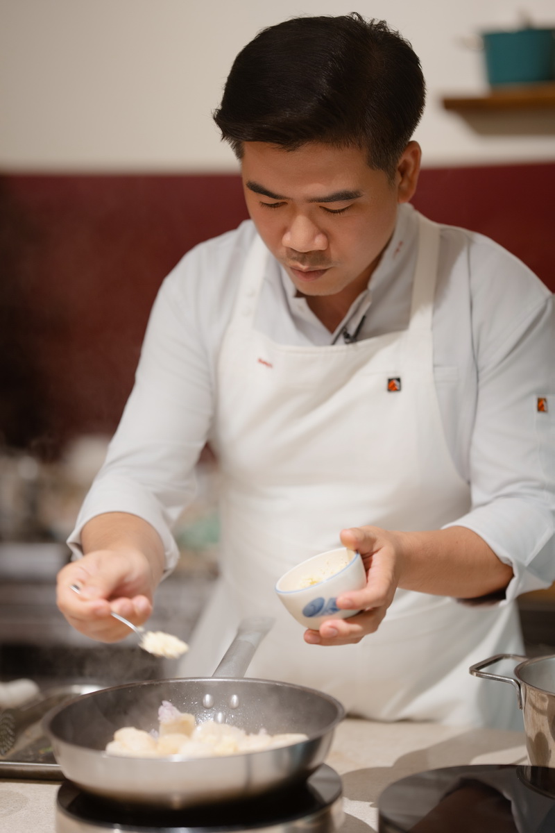 Chef Huỳnh Hoàng Sin