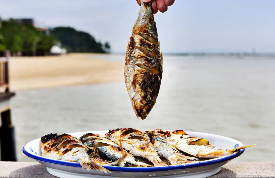 Cá chẽm nướng lá thảo mộc
